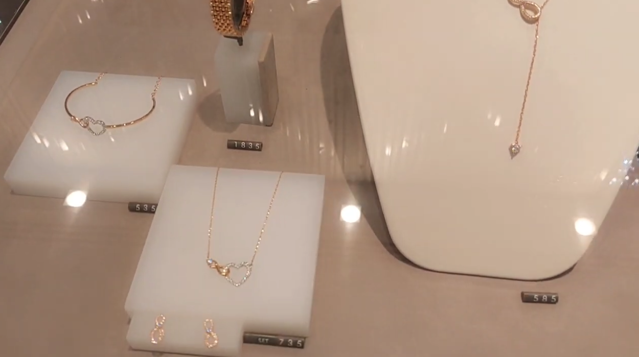 Collier en argent meuf du 16 de chez Swarovski