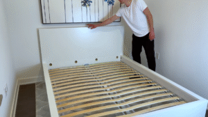 Chambre de style Zara Drip avec des meubles de la marque suédoise IKEA